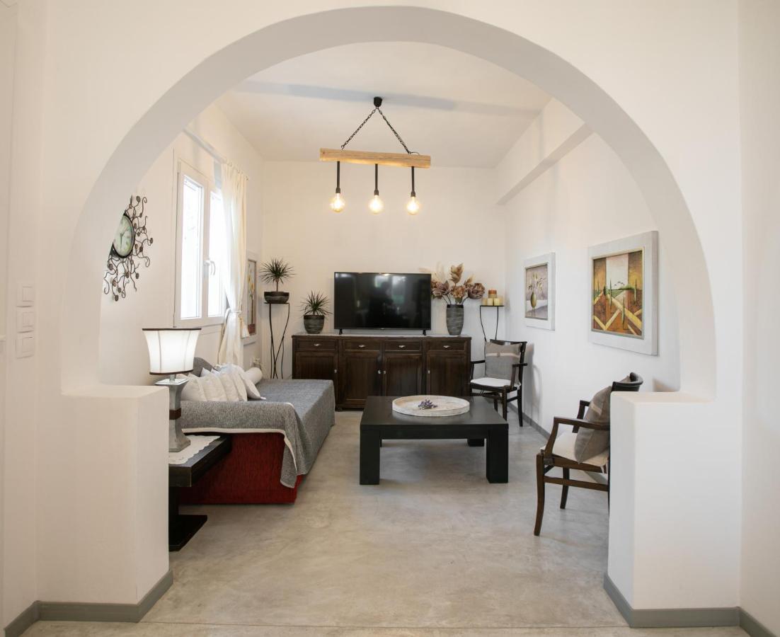 White House Apollon Naxos *